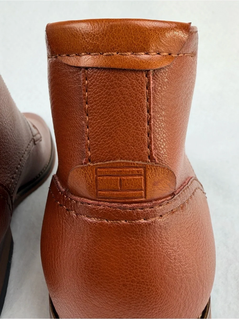 Tommy Hilfiger Bage Men's Medium Brown Chukka Boots Faux Leather Upper Size 8.5M